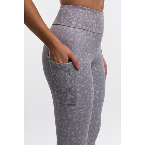 Echt Wild Pocket Leggings - Picture 7 of 15